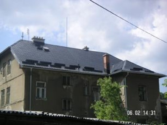 Rekonstrukce střechy objektu obytného domu v Oskavě - realizace v r. 2005