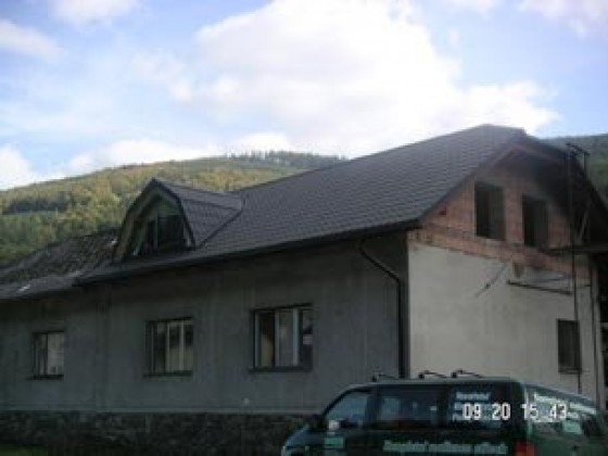 Provedení rekonstrukce střechy objektu RD v Koutech, realizace v r. 2007