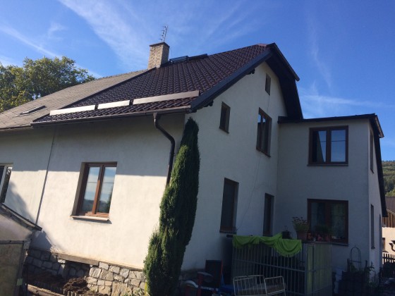 Provedení rekonstrukce střechy rodinného domu v Raškově - realizace v r. 2016