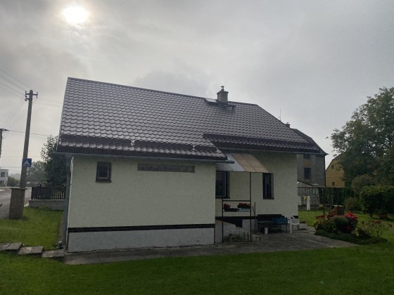 Provedení rekonstrukce střechy rodinného domu ve Vikýřovicích - realizace v r. 2020.
