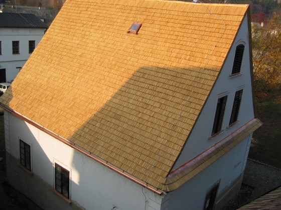 Oprava střechy objektu Galerie v areálu Ruční papírny Velké Losiny - realizace v r.2005.