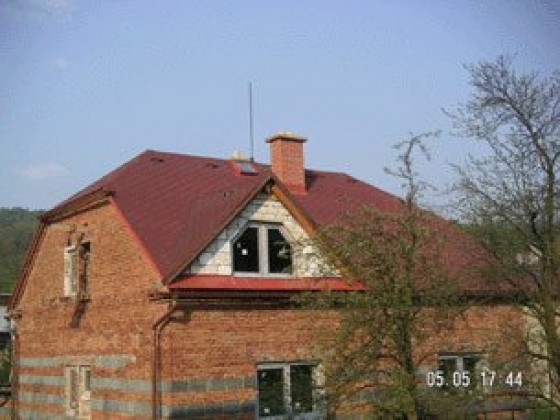 Provedení rekonstrukce střechy objektu RD v Bušíně, realizace v r.2006