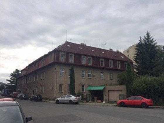 Provedení rekonstrukce střechy obytného domu v Šumperku, realizace v r. 2015