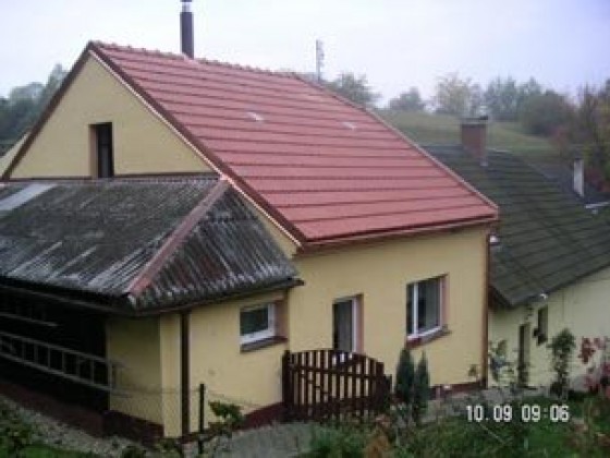 Rekonstrukce střechy objektu RD v Lesnici - realizace v r. 2007.